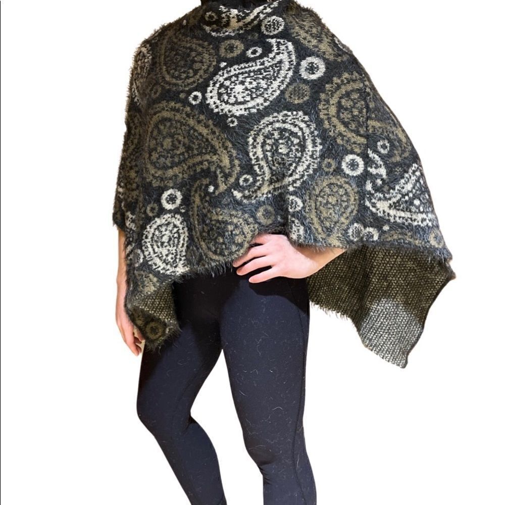 Poncho/Shawl with Paisley Pattern